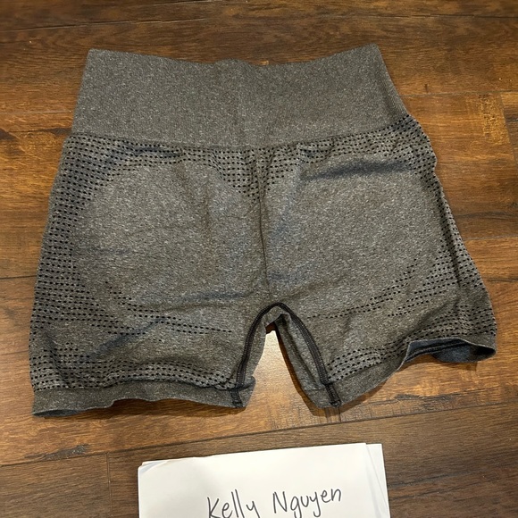 Gymshark vital seamless shorts grey medium - Picture 2 of 2